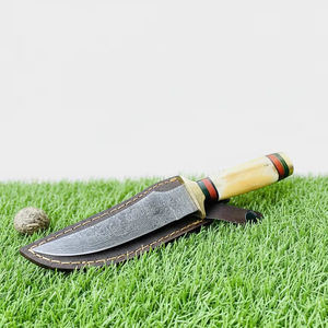 Couteau de chef de cuisine à motif laser Damas, manche en résine, ambidextre, durable, tranchant, léger, avec étui en cuir inclus - Product Image 4