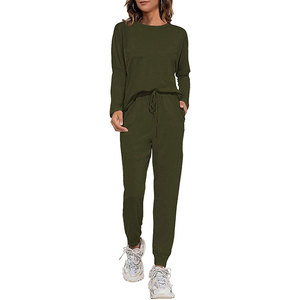 Conjunto deportivo para mujer, ideal para chicas altas, con chaqueta y pantalones con logo personalizado, diseñado para gimnasio, entrenamiento, fitness y yoga. - Product Image 4