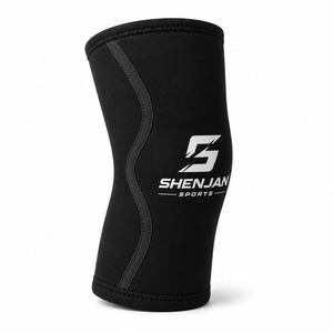 Genouillères de haute qualité dotées d'un tissu extensible respirant, d'un design ergonomique et d'une compression fiable pour un confort d'entraînement supérieur. - Product Image 5