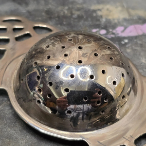 Indian Manufacturer of Metal <b>Tea</b> Strainer With Bowl Tabletop Kitchenware <b>Loose</b> <b>Tea</b> Strainer Filter With Floral Design Handle - Product Image 4