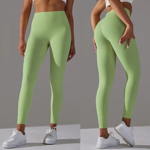 Leggings tricotés taille haute pour femmes, qualité export, respirants et à séchage rapide, conçus pour les grandes marques mondiales d'activewear, fabriqués par des experts. - Product Image 4
