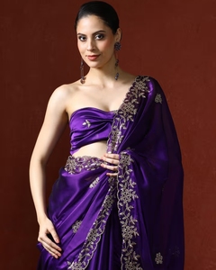 Sari de satén de seda morado KV con adornos y lentejuelas, con blusa sin coser - Product Image 6