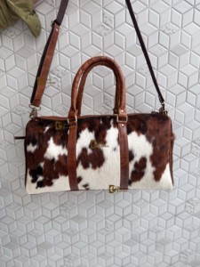 Nouveau Sac de Voyage de Luxe en Cuir de Vachette de Marque, Sac Polyvalent Fait Main, Sac de Voyage Unisexe Grande Taille en Cuir de Vachette à Poils - Product Image 3
