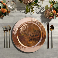 Élégante assiette de charge décorative en cuivre Réglage de table luxueux et occasions spéciales Plats et assiettes