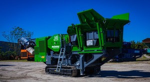 Concasseur à mâchoires McCloskey J45 avec moteur AC, capacité maximale de 700 t/h, moteur et boîte de vitesses - Product Image 3