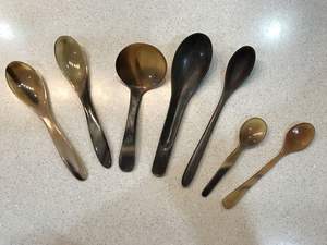 Cuillère en corne de buffle de haute qualité - Écologique et durable, design personnalisable pour la maison, la restauration et la présentation des aliments - Product Image 2