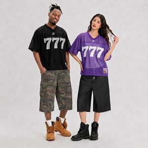Camiseta de entrenamiento de malla negra con cuello en V, tejida, personalizada con sublimación, para equipo, estilo urbano, con letras en blanco, 320g - Product Image 4