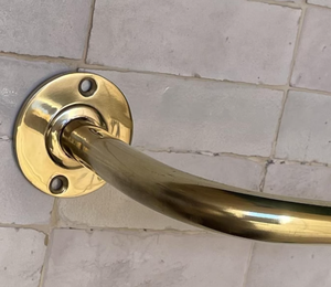 Handcrafted Metal Towel Holder With Golden Color Surface Artisan Work Offering Decorative Accent For Interior Stylish Bathroom - Product Image 4