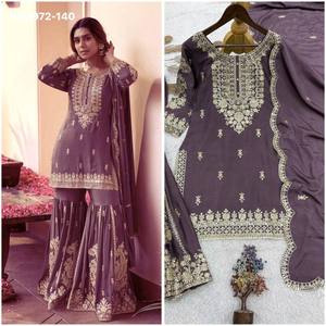 Ensemble prêt-à-porter Sharara-Suit et Dupatta en soie Chinon allemande de créateur, avec broderie, cordon et travail de sequins, fournisseur indien - Product Image 2