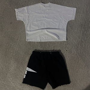 เสื้อยืดกราฟิกผู้ชายสไตล์วินเทจแบบมีโลโก้สั่งทำพิเศษ เนื้อผ้าฝ้ายระบายอากาศได้ดี หนานุ่ม ใส่ได้ทั้งชายและหญิง พร้อมกางเกงขาสั้นผ้าซักล้าง ชุดลำลองสำหรับฤดูร้อน - Product Image 2