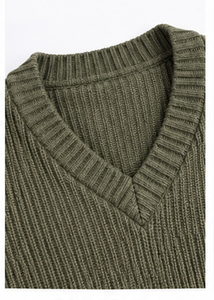 Pull en tricot côtelé vert olive à col en V avec patchs sur les épaules et les coudes - Product Image 4