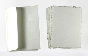 Articles scolaires pour étudiants : Papiers de qualité supérieure en coton, 10 feuilles de papier à lettres A4 + 5 enveloppes, conditionnés en ensemble dans une dossier. - Product Image 5