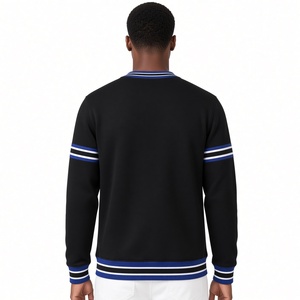 Sudadera Casual de Manga Larga para Hombre con Cuello Redondo, Escudo Bordado, Bolsillo Canguro y Ribetes Acanalados a Rayas - Product Image 2