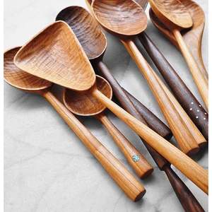 Cuillère à salade en bois de mangue écologique faite à la main, ustensile durable - Product Image 2