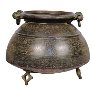 Macetas de latón dorado hechas a mano, cuenco tradicional de bronce indio del Sur, macetas de flores para decoración del hogar, 16,5X19,75 pulgadas - Product Image 1