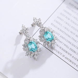 Pendientes de plata de alta calidad con diamante azul de 1.2 quilates, corte ovalado, cultivado en laboratorio, y diamante blanco para boda. - Product Image 2