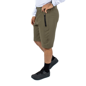 Shorts pour homme vert olive à séchage rapide avec poches latérales, taille élastique, coupe décontractée, style classique, tissu en polyester tricoté - Product Image 3