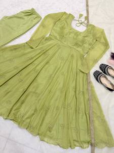 Vestido Anarkali de Diseño de Lujo con Bordado en Hilo Morado Claro y Verde Claro, Traje de Fiesta al Mejor Precio - Product Image 6