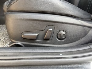 Berline hybride essence automatique Kia K5 Optima blanche d'occasion 2019, 4 portes, sièges en cuir, phares LED, véhicule de tourisme pour trajets quotidiens - Product Image 4