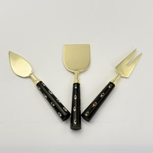 Ensemble de couteaux à beurre avec manche en résine unique et lames en acier inoxydable, ensemble de trois ustensiles de cuisine avec lames tranchantes compatibles lave-vaisselle - Product Image 4