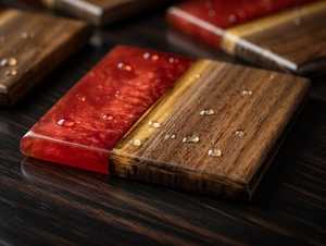 Juego de 4 posavasos hechos a mano con borde natural de madera de acacia y resina epoxi - Product Image 2