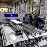 Máquina de Corte de Paneles CNC de Alta Precisión UNISTAR con Motor Servo y Sistema de Optimización Automática