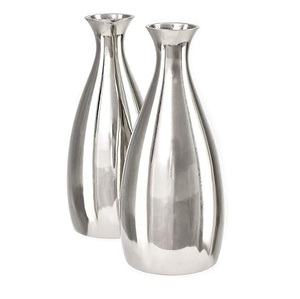 Vase en aluminium élégant et floral pour une présentation intérieure de luxe, doté d'un caractère décoratif sophistiqué et d'une beauté moderne pour la maison. - Product Image 2