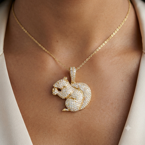 Collar con colgante de oro macizo de 10K personalizado con moissanita y diamante, diseño único de ardilla con diamantes comiendo una nuez, joyería fina con animales marinos, regalo. - Product Image 2