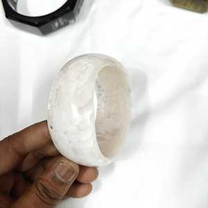 Brazalete Clásico de Jade, Unisex, Blanco, con Diseño Redondo y Marmoleado, Joyería de Moda - Product Image 2