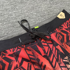 กางเกงขาสั้นชายแบบแห้งเร็ว กันน้ำ พร้อมเชือกผูกเอว สำหรับว่ายน้ำและเล่นเซิร์ฟ - Product Image 4