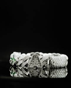 สร้อยข้อมือเงินแท้ 925 ชุบทองคำขาวประดับมอสซาไนต์ทรงคิวบัน สไตล์ฮิปฮอป พร้อมจี้ตัวอักษรแบบกำหนดเองรูปดอกไม้สำหรับผู้ชาย - Product Image 1
