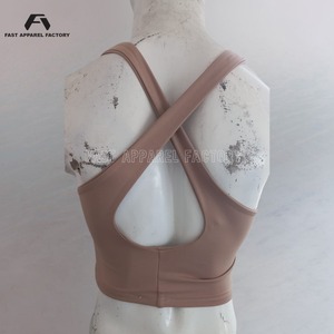 Conjunto de yoga activo hecho con tela elástica premium, transpirable y cómodo, ideal para yoga, gimnasio, fitness y entrenamientos diarios. - Product Image 5