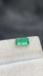 Émeraude naturelle certifiée du Zambie, taille octogonale, pierre à bon lustre, pierre précieuse non montée pour la création de bijoux, 1,04 carat - Product Image 3