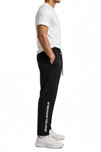 ONETEN APPARELS กางเกงวอร์มสีดำสำหรับผู้ชาย เอวยางยืด มีเชือกผูก แห้งเร็ว น้ำหนักเบา กางเกงจ็อกเกอร์ลำลองพร้อมพิมพ์โลโก้ด้านข้าง - Product Image 3