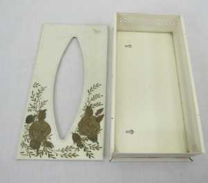 Boîte à mouchoirs en métal, décorée de fleurs peintes en or, style vintage, fixation murale, côtés découpés - Product Image 2