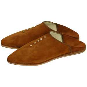 รองเท้าบูชสไตล์โมร็อกโกสำหรับผู้หญิง ยี่ห้อ Biyadina ทำจากหนังกลับสีน้ำตาล สำหรับใส่ในบ้าน พื้นรองเท้าด้านในทำจากยาง ซับในทำจากหนังแท้ ตกแต่งด้วยมุก - Product Image 1
