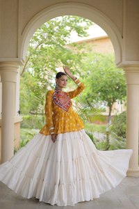 Lehenga Choli jaune pour Navratri, Chaniya Choli spécial Navratri pour femmes, vêtements traditionnels indiens, Lehenga Choli - Product Image 3