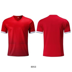 Maillot de football personnalisé à séchage rapide en polyester, taille européenne, respirant, manches courtes, classique, vierge et durable - Product Image 5