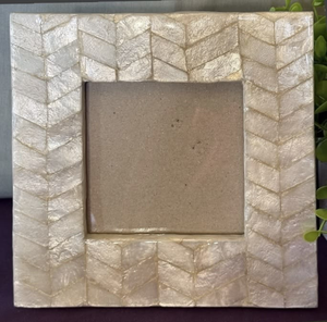 Cadre photo élégant en résine fait main avec une beauté florale naturelle pour une décoration intérieure intemporelle - Product Image 2