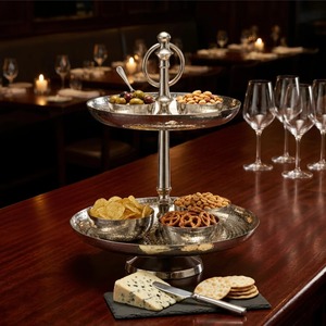 Soporte de metal de tres niveles para pasteles con platos blancos para servir en fiestas de té, diseño reutilizable - Product Image 4