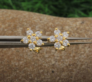 ต่างหูแต่งงานหรูหราชุบเงิน ประดับเพชร CZ ต่างหูแบบห้อยเรียบหรู สไตล์มินิมอล สำหรับผู้หญิง ขายส่งเครื่องประดับ - Product Image 6