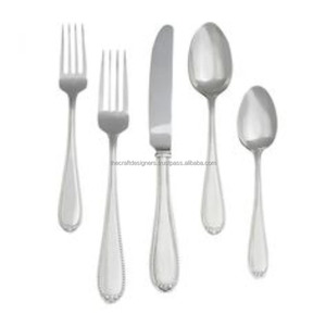 Ensemble de couverts en métal élégant et robuste avec poignée épaisse pour une durabilité accrue et une sensation de dîner luxueuse - Product Image 1