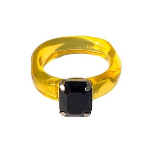 Bague en résine faite à la main avec un design artistique unique, bague statement en époxy colorée pour femmes et filles, bijoux de mode élégants - Product Image 3