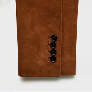 เสื้อแจ็คเก็ตหนังกลับผู้หญิง สีน้ำตาล สไตล์ลำลอง/ทางการ สำหรับใส่ทำงาน ปกเสื้อแบบลา펠 ทรงเข้ารูป สั่งตัดได้ ผลิตจากหนังแกะแท้ แฟชั่นเสื้อโค้ท - Product Image 3