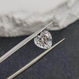 พลอยแซฟไฟร์สีขาวทรงหัวใจเจียระไนแบบเหลี่ยม  แซฟไฟร์ทรงหัวใจธรรมชาติ  ขนาดหลากหลาย สำหรับทำเครื่องประดับ - Product Image 5