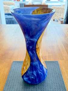 Elegante tazón grande hecho a mano con madera y resina, elaborado con madera de primera calidad y acabado de resina brillante, perfecto para servir. - Product Image 4