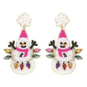 Boucles d'oreilles tendance style vintage CRYSTAL CRAFT, faites à la main, perles bohèmes, pompons, perles de rocaille - Product Image 1