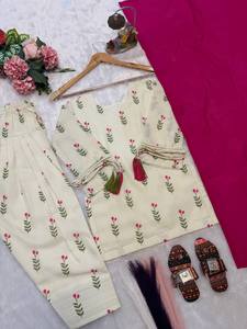 Ensemble Salwar en coton pour femme, style hiver, avec manches fantaisie à pompons, Kurta imprimée, pantalon et dupatta pour un usage quotidien décontracté - Product Image 3