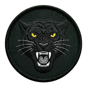 Patch thermocollant et à coudre personnalisé, broderie machine Loup grisonnant gris, logo mascotte animal sauvage, vente en gros pour vêtements et sacs - Product Image 3