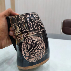 Auténtica Taza de Cuerno de Buey Premium para Beber, Estilo Vikingo Nórdico, con Diseño de Barco de Batalla, Excelente Tallado, Pieza Histórica, Cuernos de Víbora - Product Image 1